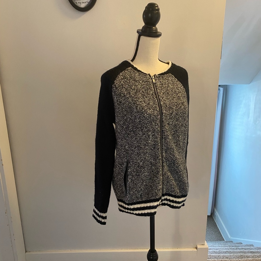 Like new 🦅 American Eagle Outfitters 🦅 Sweater, Size M